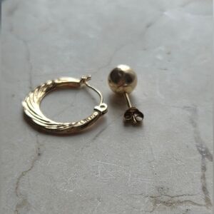 TWO 14K YELLOW GOLD EARRINGS WEAR REUSE REPUROSE, 1 G